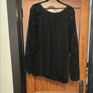 Elegant Black Lace Velvet Sleeve Women's Top